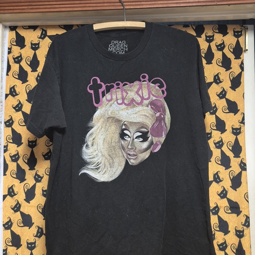 Trixie Graphic Tee with Pink Accents - Picture 4 of 7